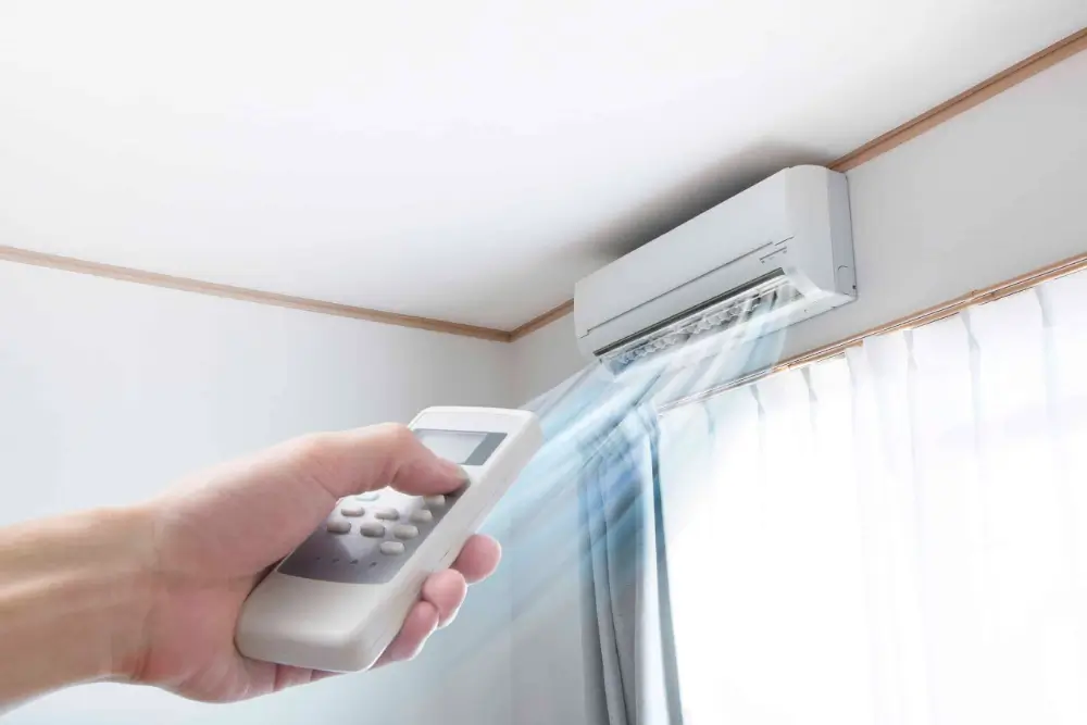 HVAC technician checking an air conditioning system in Miami